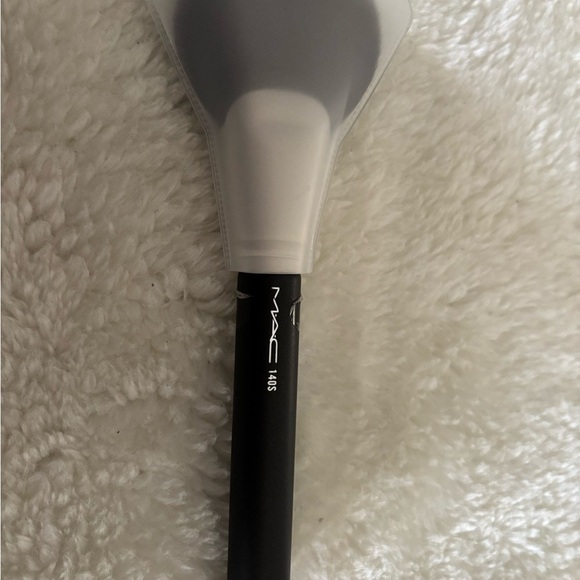 MAC 116 Black Makeup Brush - Picture 4 of 4